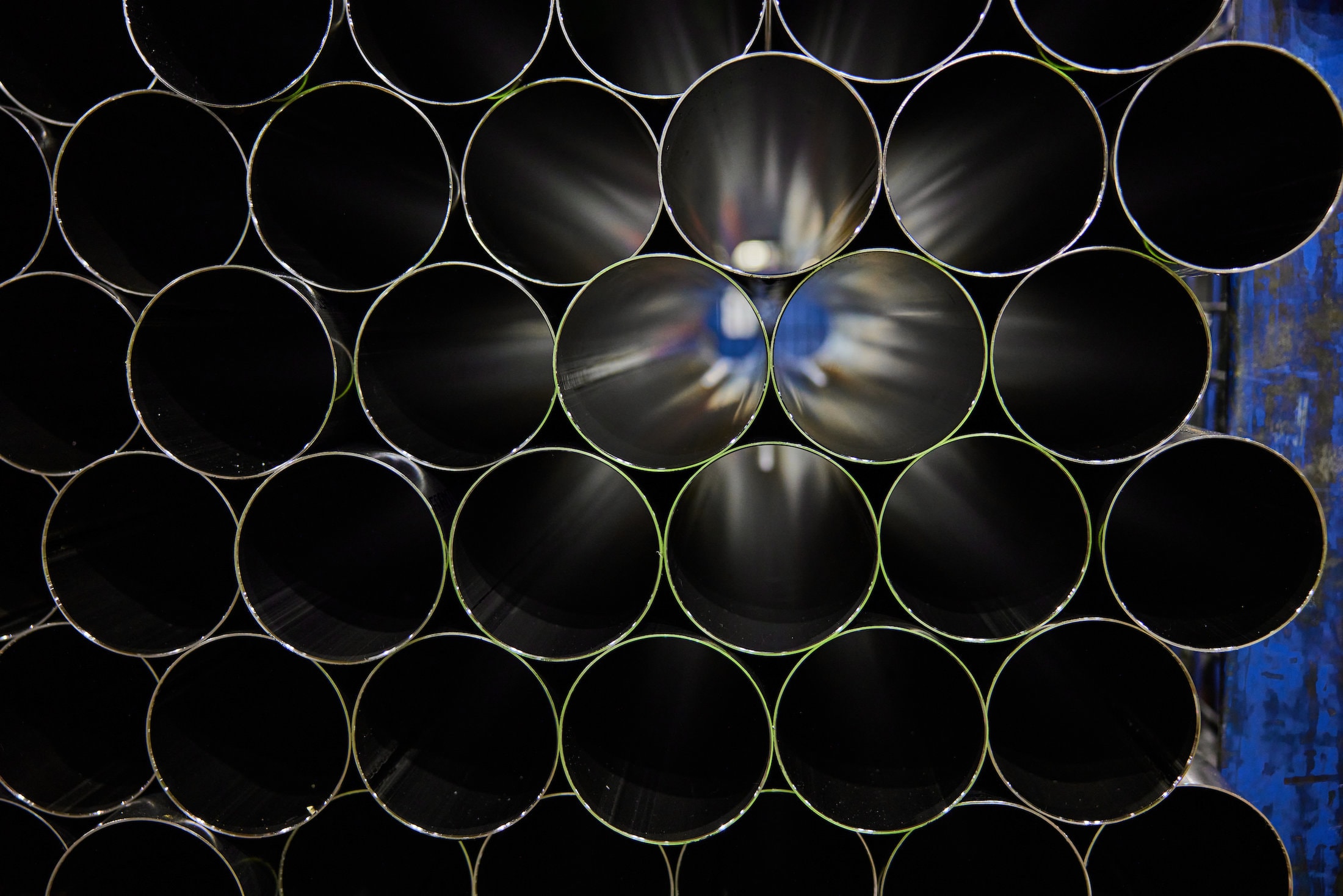 Precision welded stainless steel tubes with uniform diameter and wall thickness
